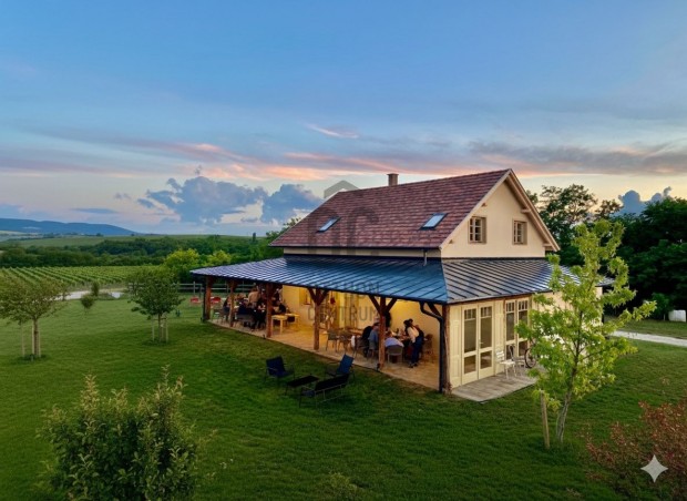 Balatonlelle k�lter�let�n  t�bb mint 4 hekt�rnyi lehet�s�g a Kishegy