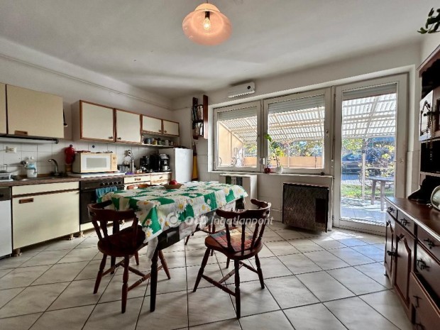 Balatonlellei 104 nm-es h�z elad�