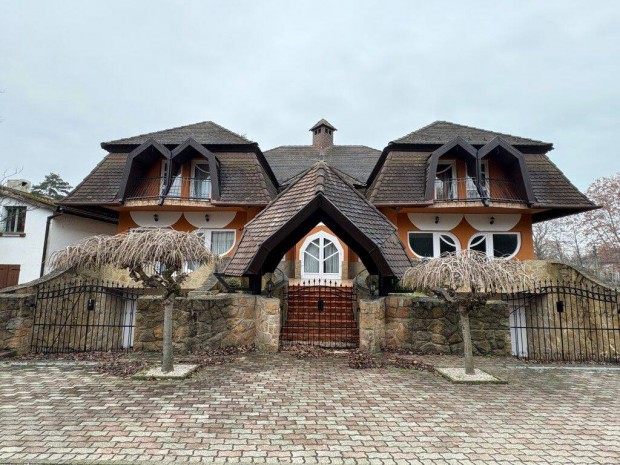 Balatonlell�n T�parti Csal�di H�z Elad�