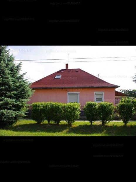 Balatonlell�t�l 14 km-re 3 szob�s csal�di h�z telekkel olcs�n