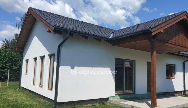 Balatonm�riaf�rd�i elad� 79 nm-es h�z