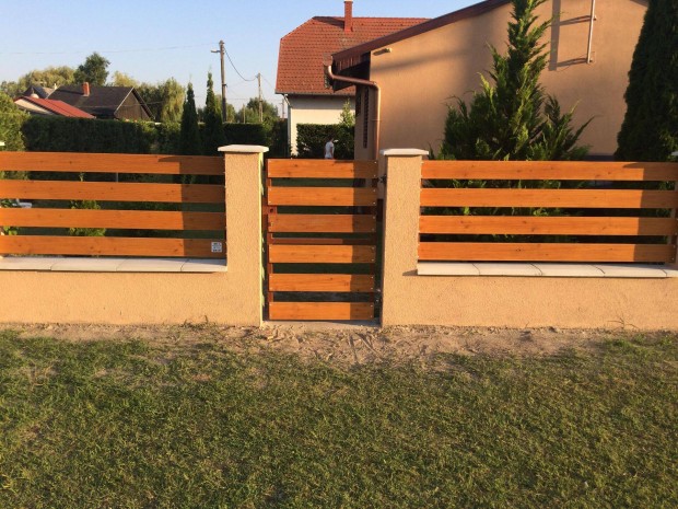 Balatonm�riaf�rd�n fel�j�tott nyaral� parkos�tott telekkel elad�