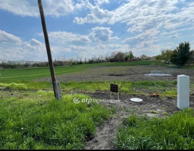 Balatonszabadii elad� 1079 nm-es telek