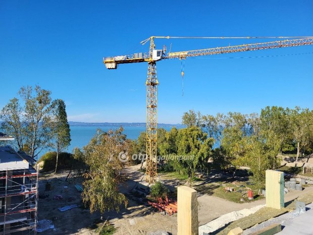 Balatonszemesi elad� 105 nm-es lak�s