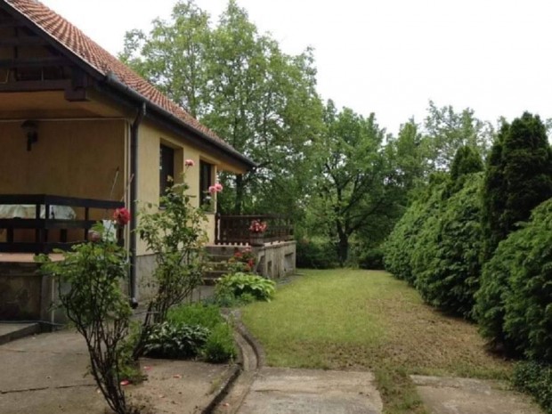 Balatonszemesi nyaral� kiad�