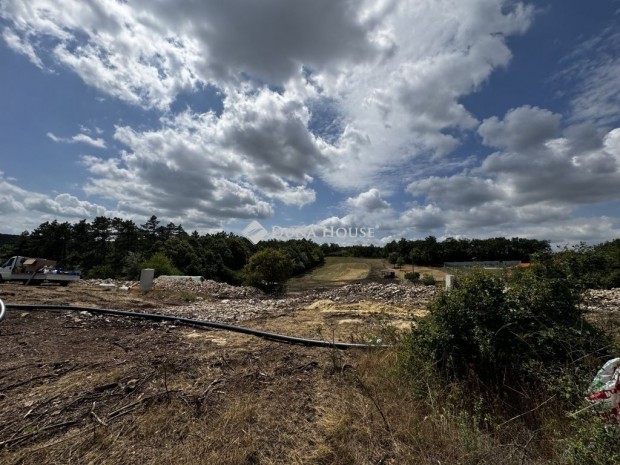 Balatonsz�l�si elad� 747 nm-es telek