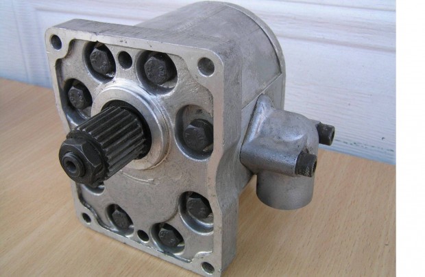 Balcancar targonca hidraulika szivatty� (C72X) bord�s tengely