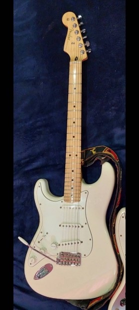 Balkezes Fender Player Stratocaster