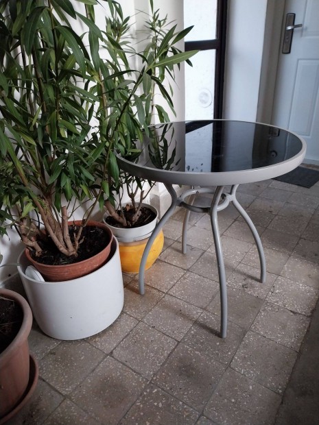 Balkon asztal