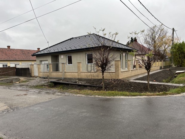 Balmaz�jv�ros B�nlak r�sz�n �J �p�t�s� 4 szob�s csal�di otthon �p�l