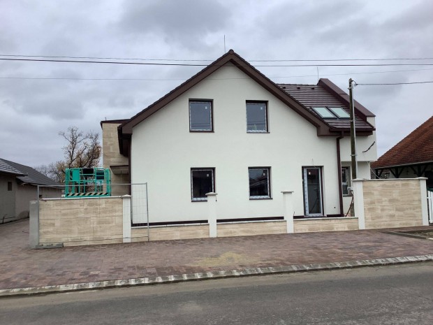 Balmaz�jv�ros kertv�rosi r�sz�n sorh�zi lak�s elad�!