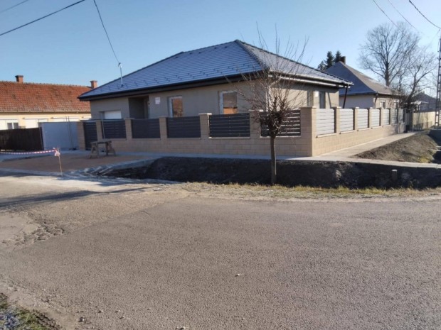 Balmaz�jv�ros telep�l�sen 4 szob�s csal�di h�z elad�