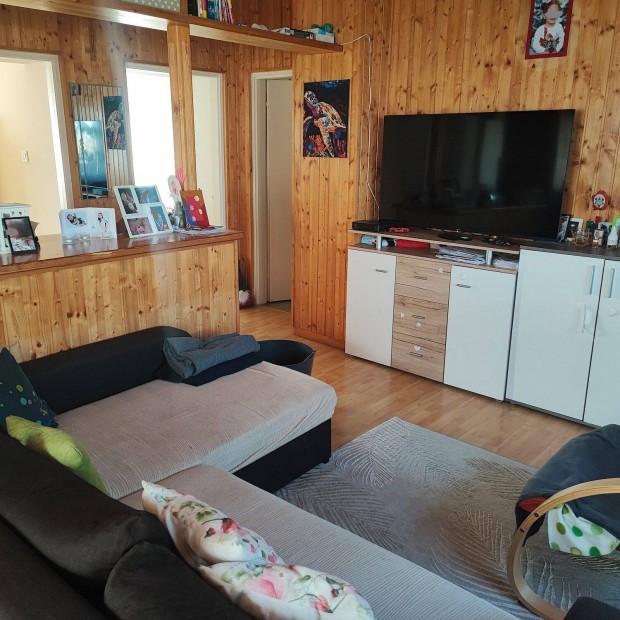 Balmaz�jv�roson 85 nm-es,2 szoba+nappalis fel�j�tott csal�di h�z Elad�