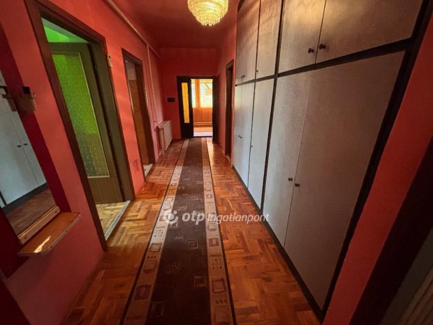 Balsai 185 nm-es h�z elad�