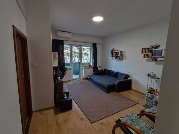 Balv�ros k�zel�ben 72 nm-es, 1 emeleti 2 szoba nappalis lak�s elad�