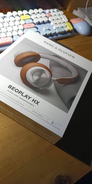 Bang and Olufsen Beoplay HX Timber bontatlan j fejhallgat 