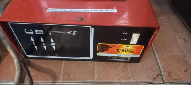 Banner TRAC BULL akkumulátortöltő 24V/25A