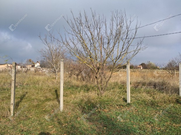 B�nomi d�l�ben tal�lhat� telek elad� h�tv�gi h�zzal !