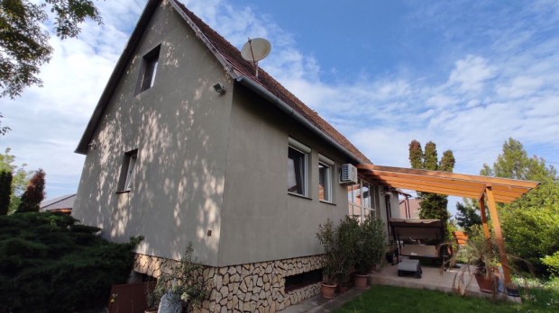 Baracs, Dózsa György út, 88 m2-es, 2 generációs, családi ház, 3 szobás