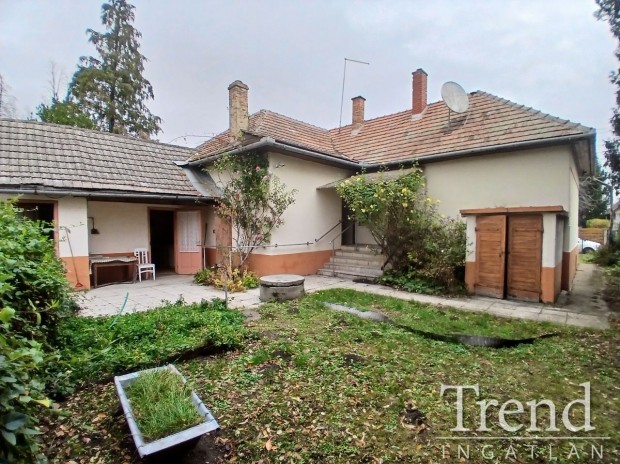 Baracson csal�di h�z elad�.