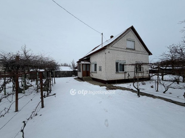 B�r�ndi elad� 91 nm-es h�z