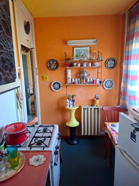 Barátság utcában eladó távhős lakás
