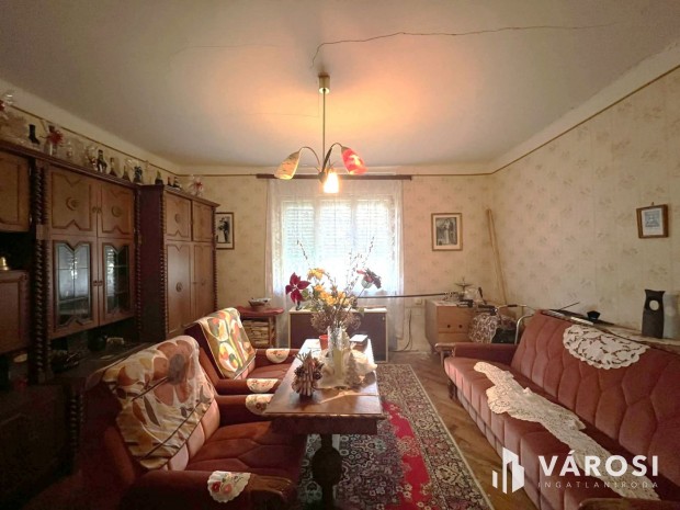 Bar�ts�gos, azonnal k�lt�zhet�, 4 szob�s vid�ki h�zik�