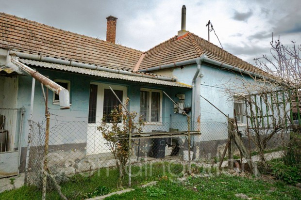 Barbacs - �sszk�zm�ves csal�di h�z Elad�