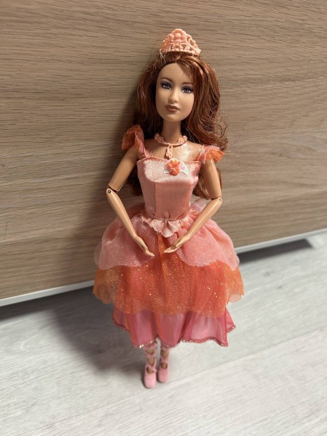 Barbie 12 táncoló hercegnő Edeline baba