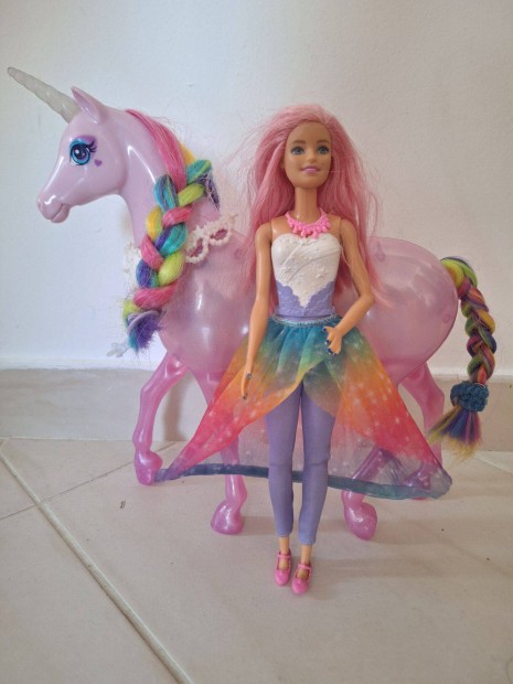 Barbie Dreamtopia: csillmfny zenl vilgt unikornis + baba