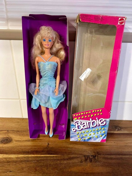 Barbie Fashion play baba