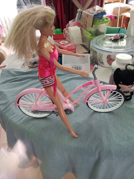 Barbie baba biciklivel Az igazi a Mattel tl + Batman rdg