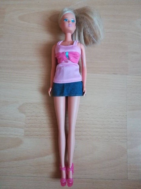 Barbie baba kiegsztkkel ,ruha, tska, cip egytt 2500 Ft