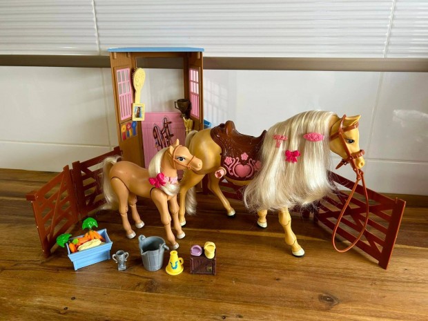 Barbie baba lovarda szett