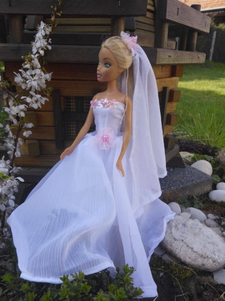 Barbie babra mennyasszonyi ruhk. 1800 Ft/db. Tbbfle