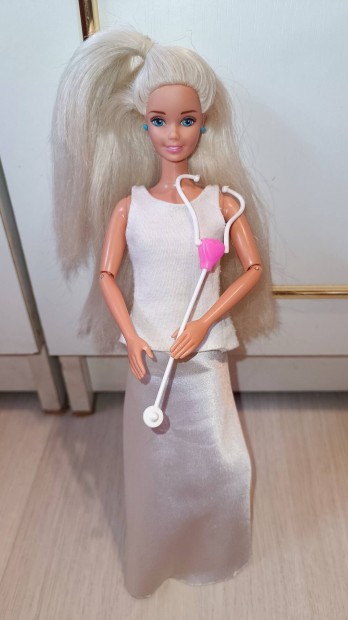 Barbie barbi baba fogorvos nmetl beszl hangot ad