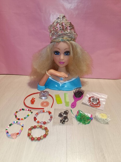 Barbie barbi fle fslhet fodrszolhat babafej + kiegsztk