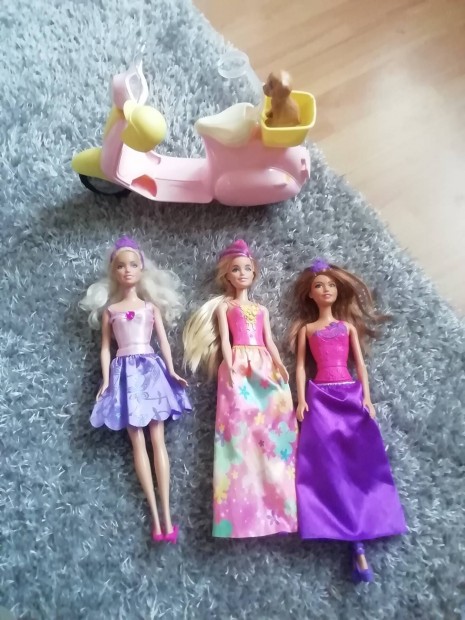 Barbie csomag, 3 eredeti baba, motor, kiegsztkkel 