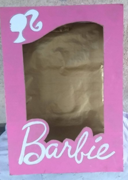 Barbie doboz box jelmez