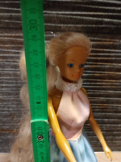 Barbie jellegű babák 2000Ft/db