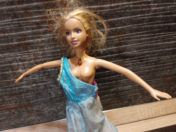 Barbie jellegű elektromos baba játék gyűjtőknek