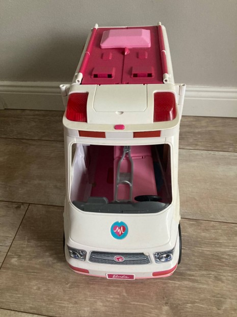 Barbie mentőautó,ház