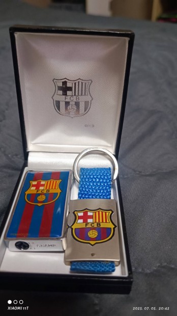 Barcelona szett. Barcelona champ öngyújtó. Kulcstartó.Díszdoboz