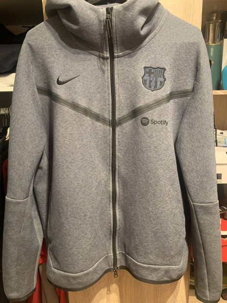Barcelona tech fleece