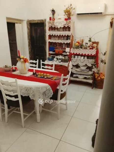 Barcsi elad� 176 nm-es h�z