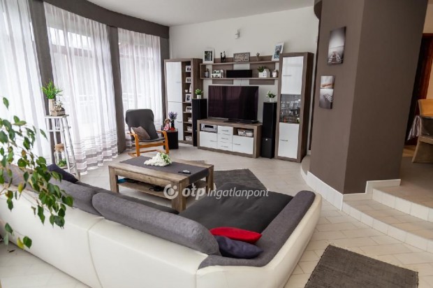 B�ri 172 nm-es h�z elad�