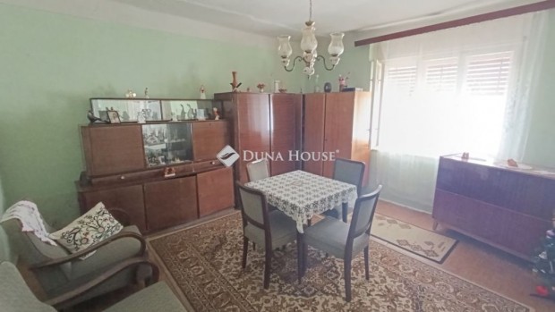 B�ri elad� 82 nm-es h�z