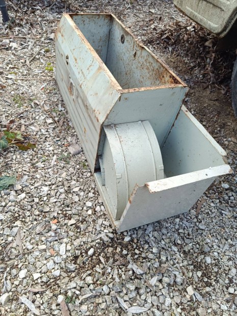 Barkas k�lyhaszekr�ny