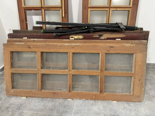 Barna üveges duplaszárnyú faajtó eladó