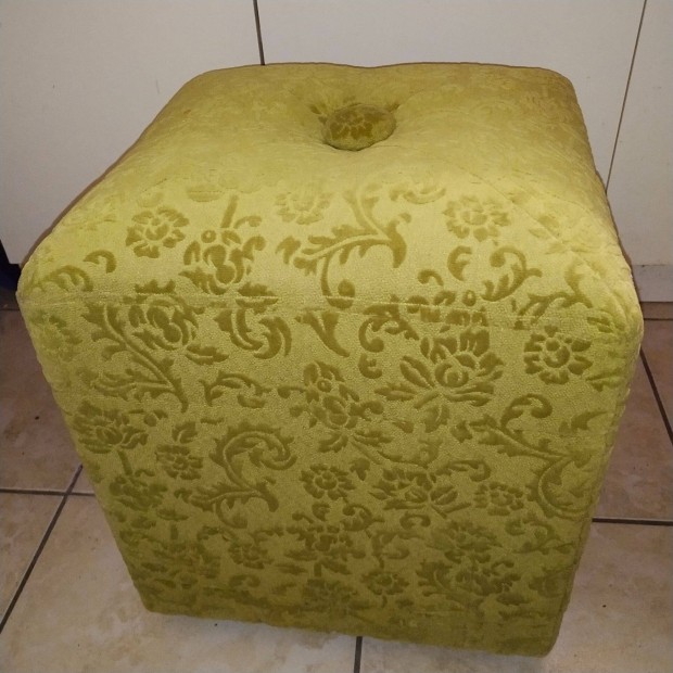 B�rsonnyal k�rpitozott puff